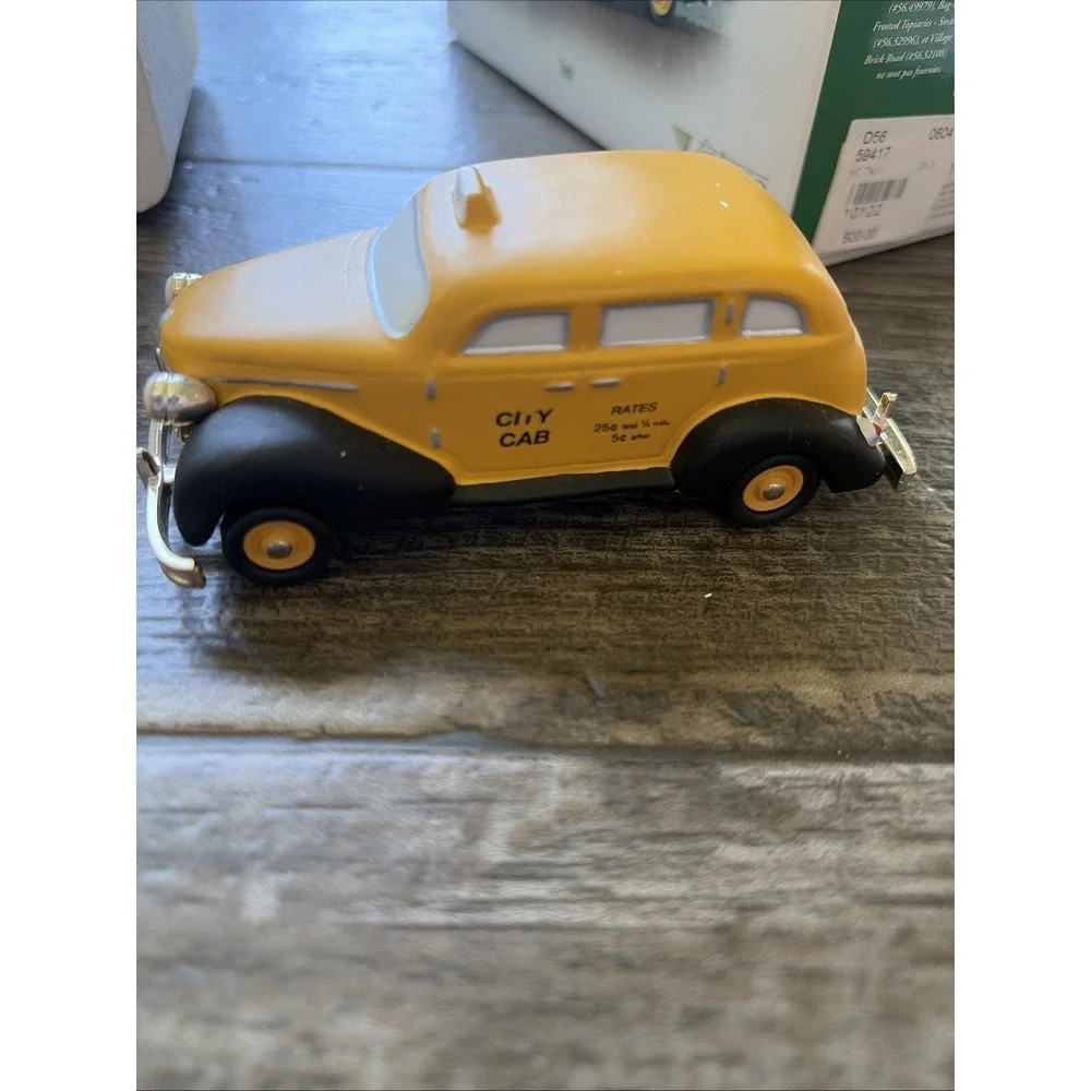 2003 Department 56 Taxi Cab Christmas in City Vintage Cars 59417 in Original Box
